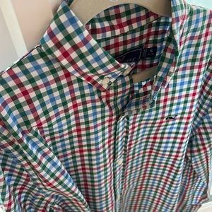 Vineyard Vines boys button down shirt in size small